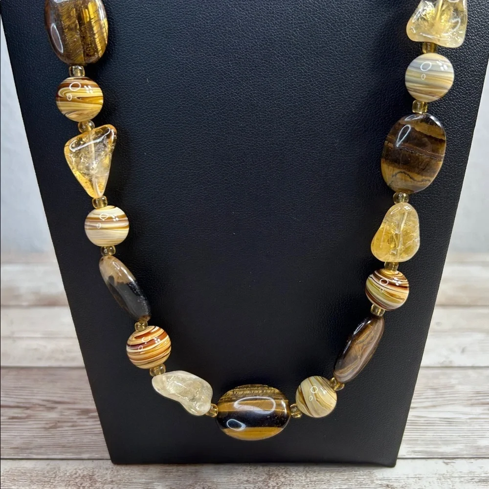 Gorgeous Artisan necklace featuring stone and lamp work glass - Picture 3 of 8